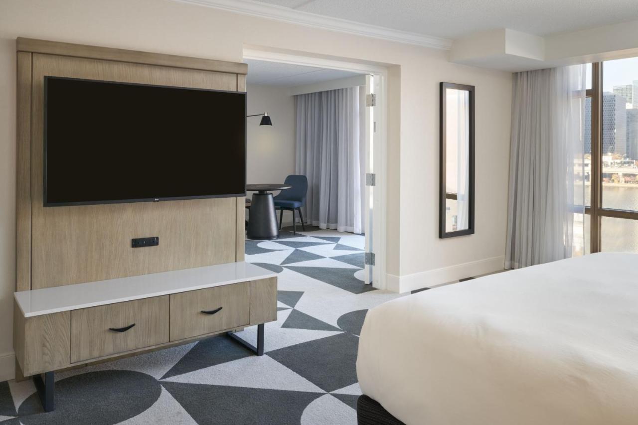 Sheraton At Station Square 3*