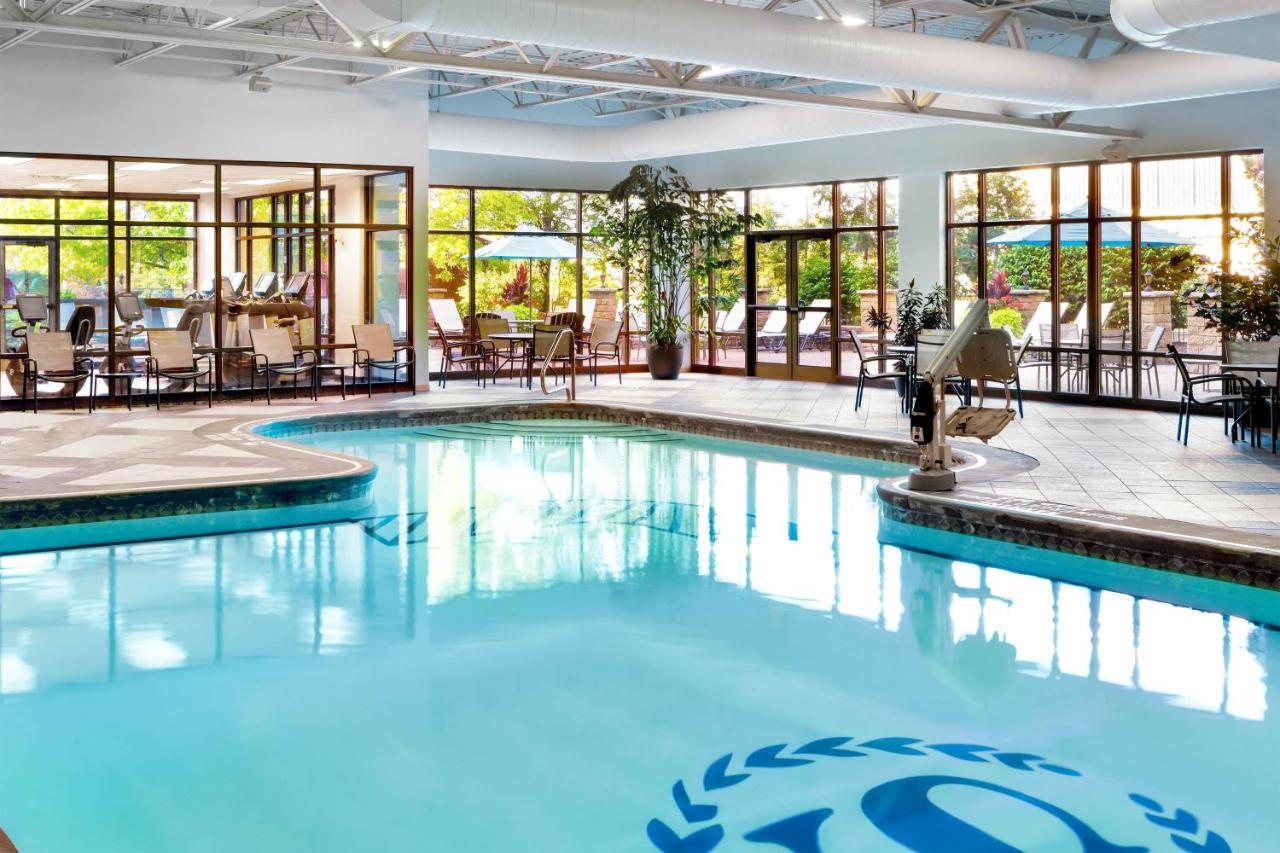 Sheraton At Station Square Hotel