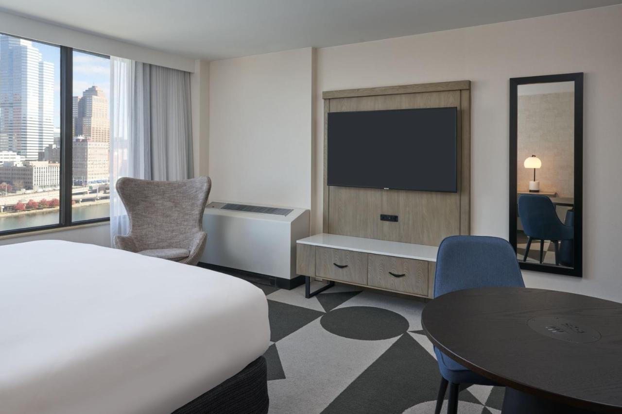 Hotel Sheraton At Station Square 3*