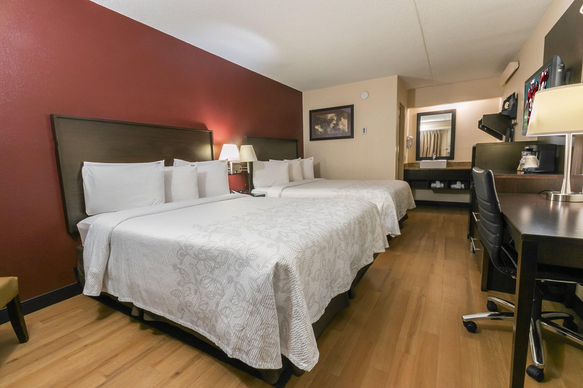 Hotel Red Roof Plus+ South - Airport Pittsburgh