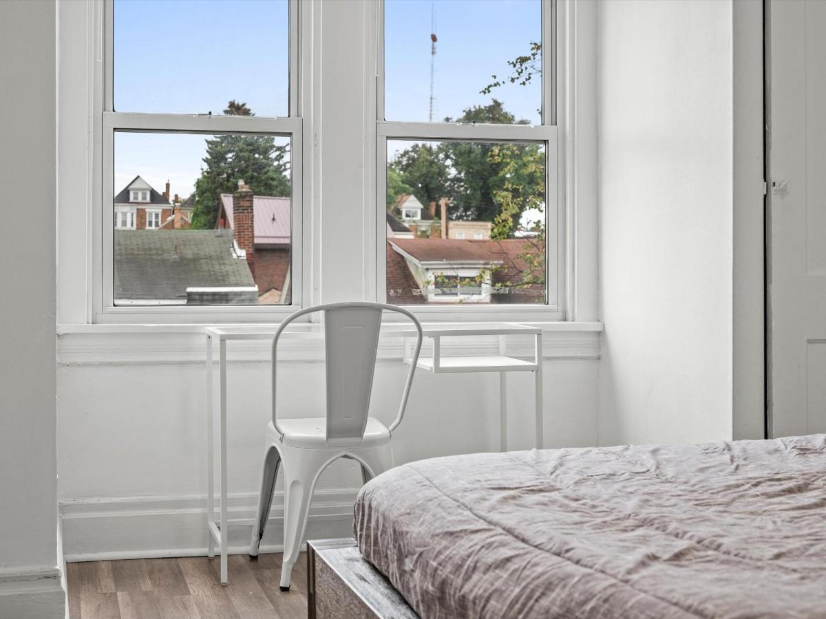 Oakland/university @h Bright And Stylish Private Bedroom With Shared Bathroom *