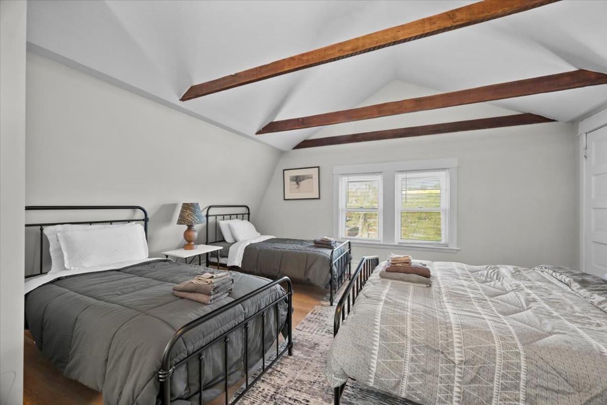 Sophisticated Elegance In Pghs Scenic Locale Casa de férias *