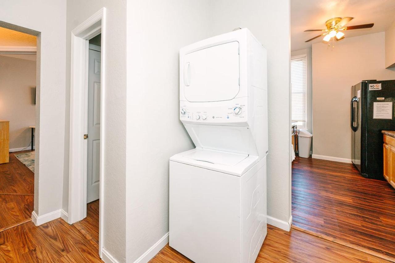 Pittsburgh's Sports Suite- Free Driveway Parking Apartment *
