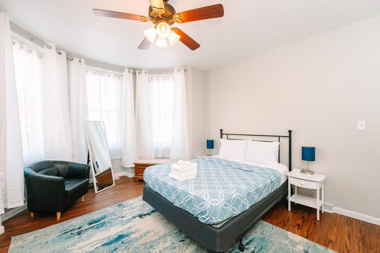 Pittsburgh's Sports Suite- Free Driveway Parking Apartment Pittsburgh