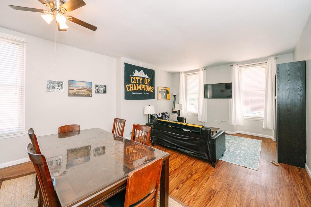 Apartment Pittsburgh's Sports Suite- Free Driveway Parking