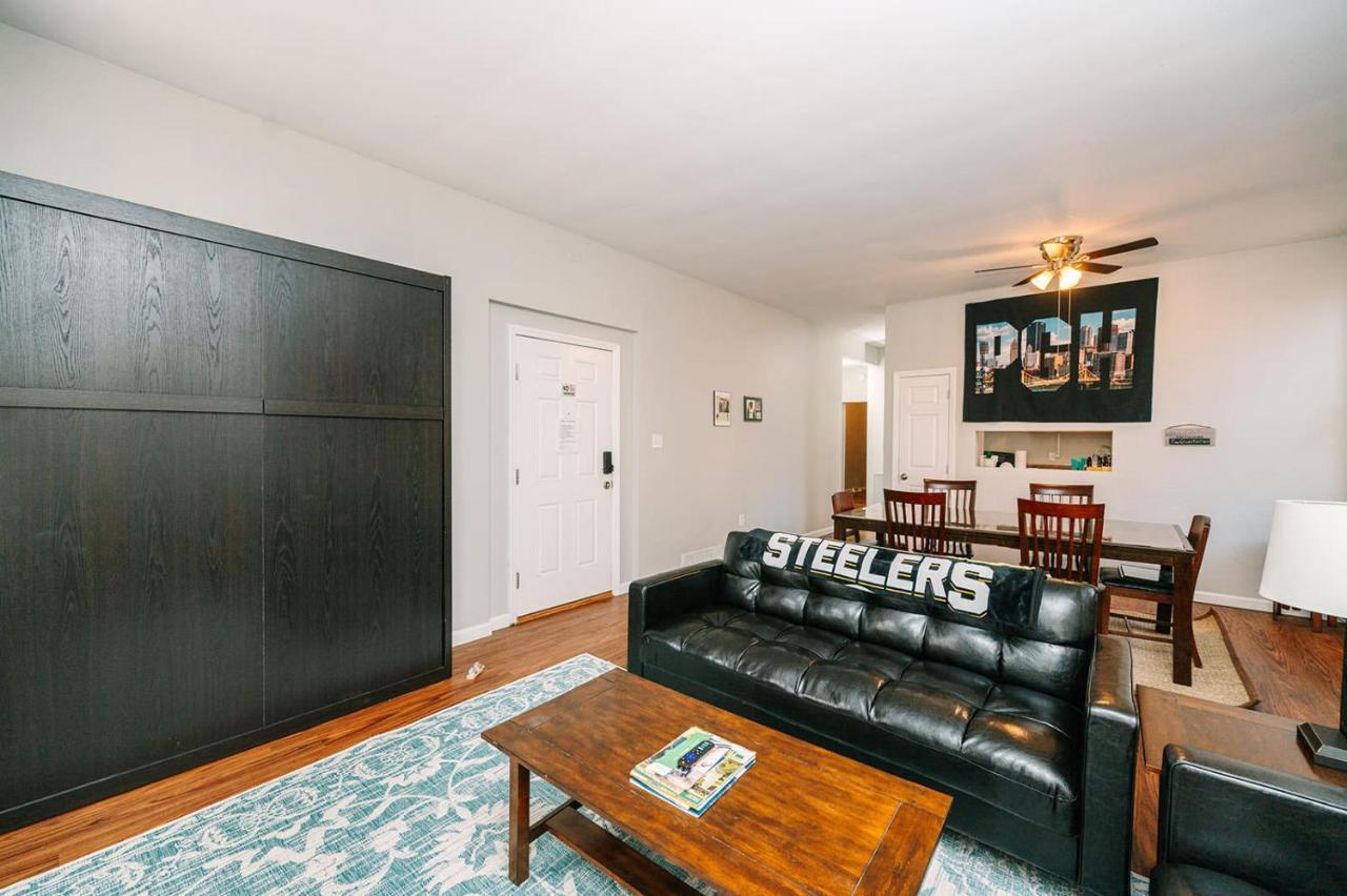 Pittsburgh's Sports Suite- Free Driveway Parking Apartment Pittsburgh