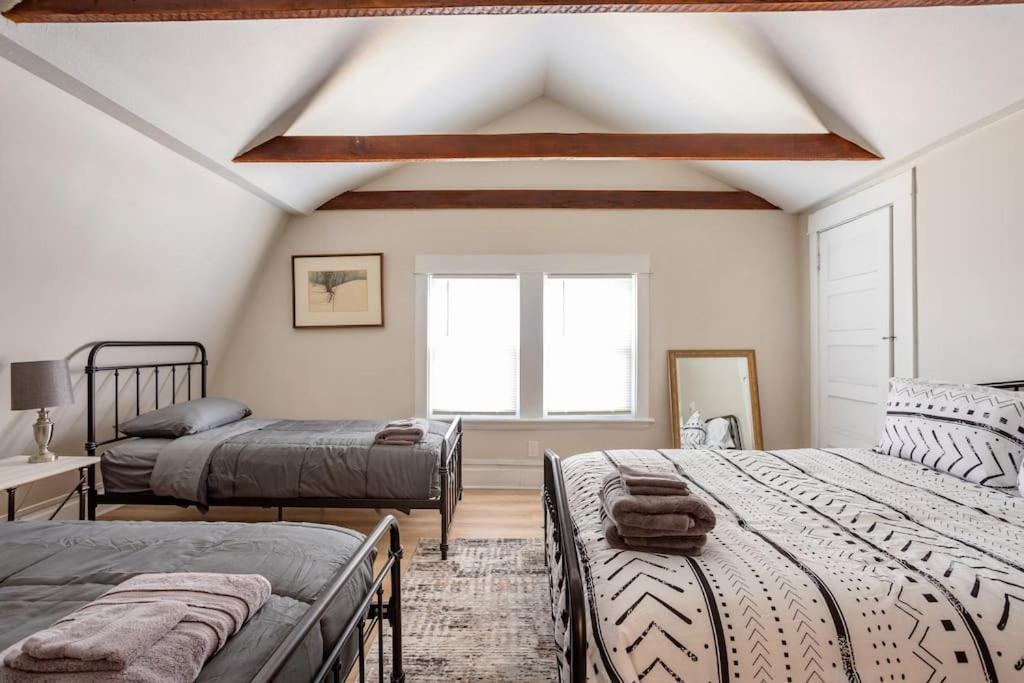Sophisticated Elegance In Pghs Scenic Locale Casa de férias Pittsburgh