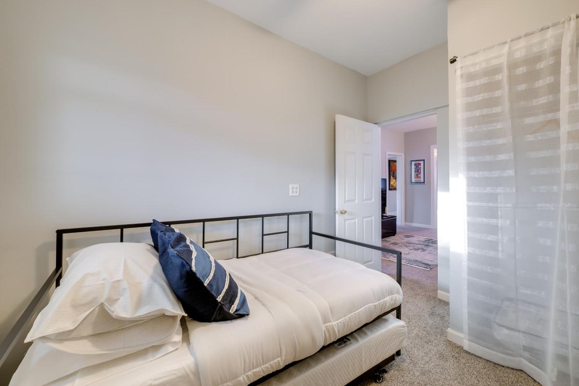 Convenient 5 Mi To Downtown! Pittsburgh