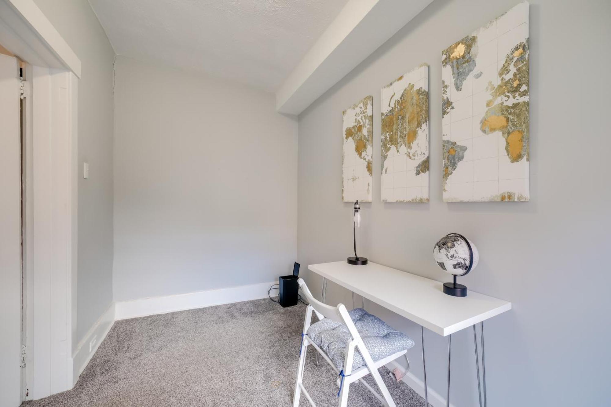 Apartment Convenient 5 Mi To Downtown!