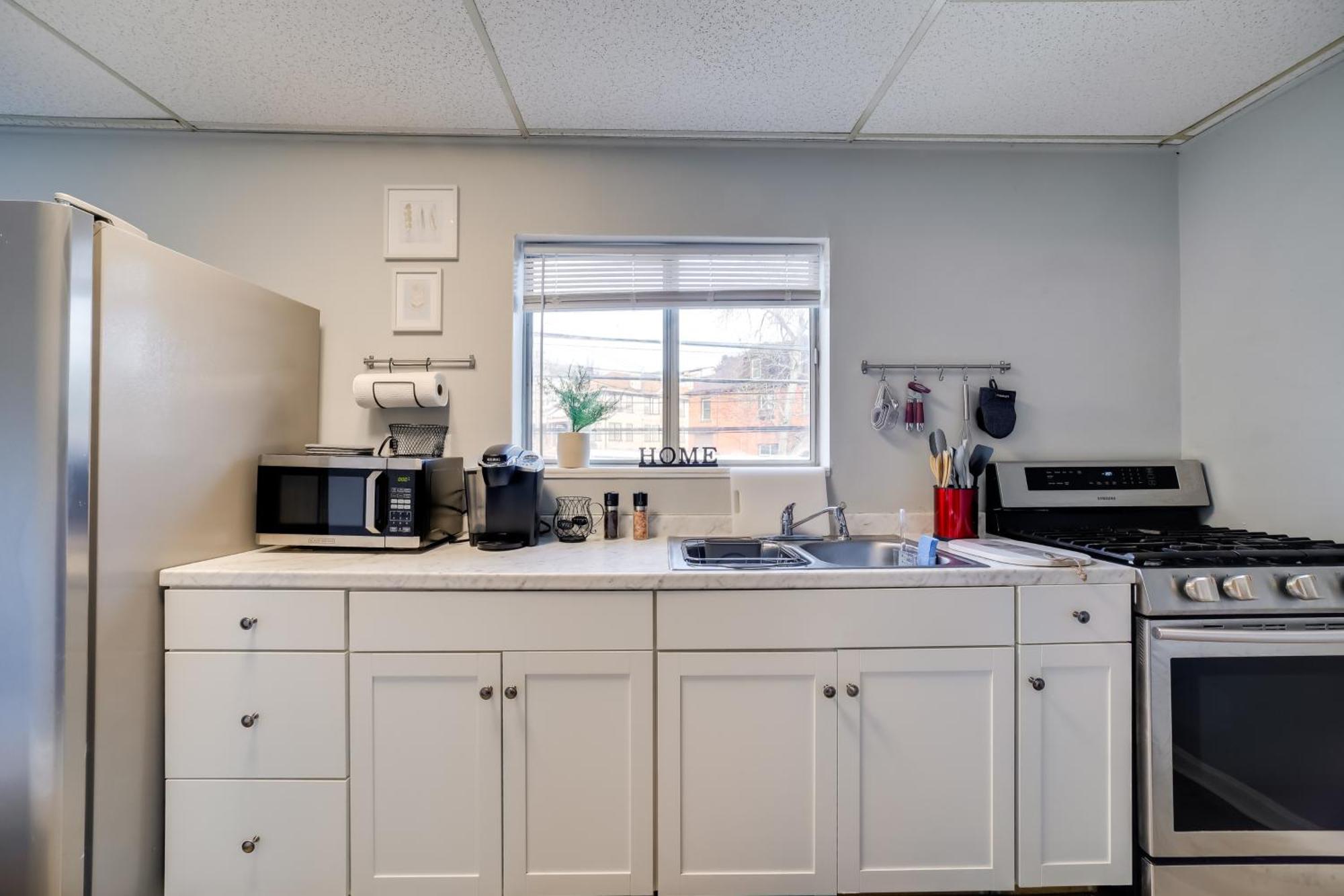 Convenient 5 Mi To Downtown! *
