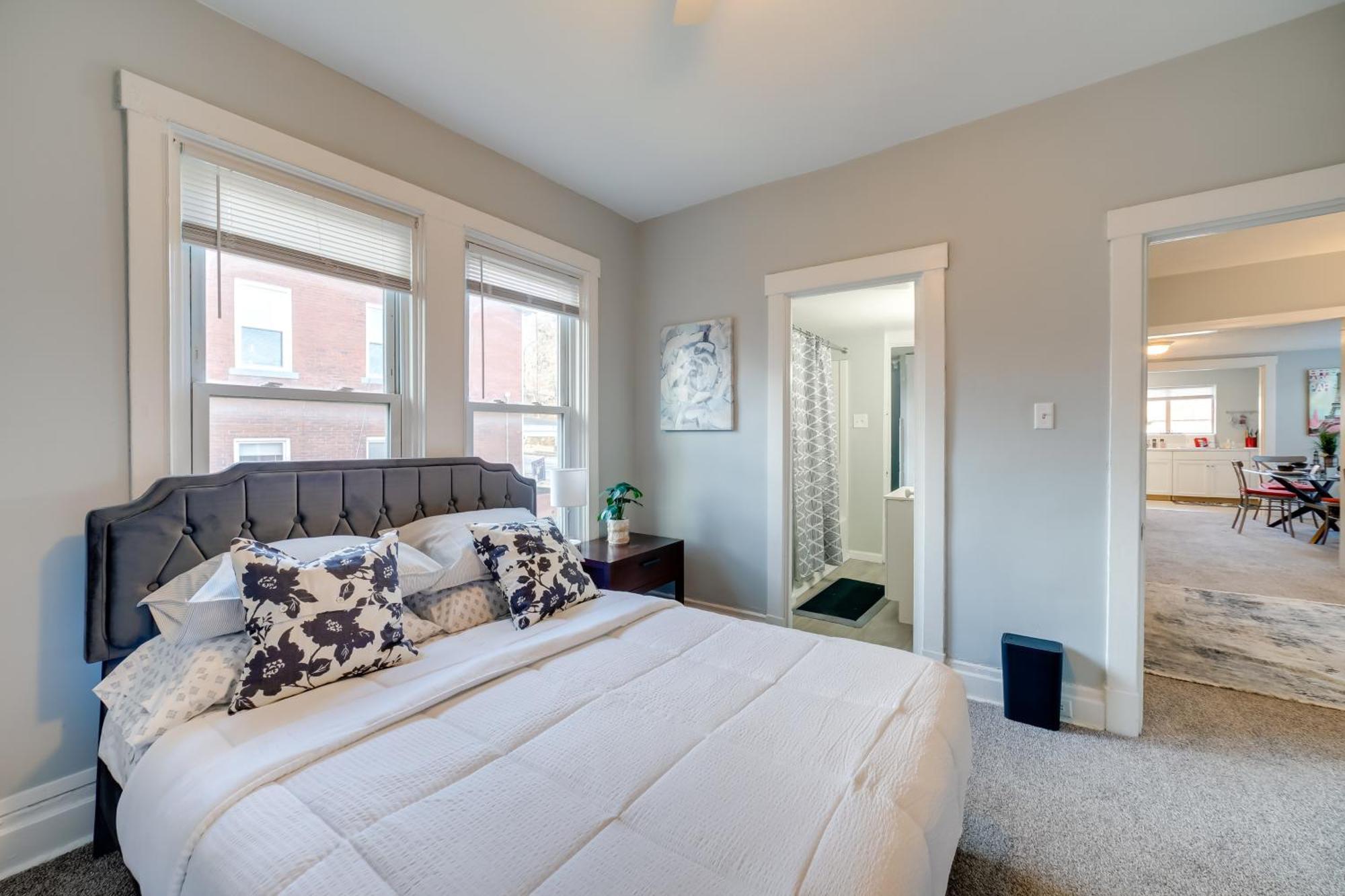 Convenient 5 Mi To Downtown!