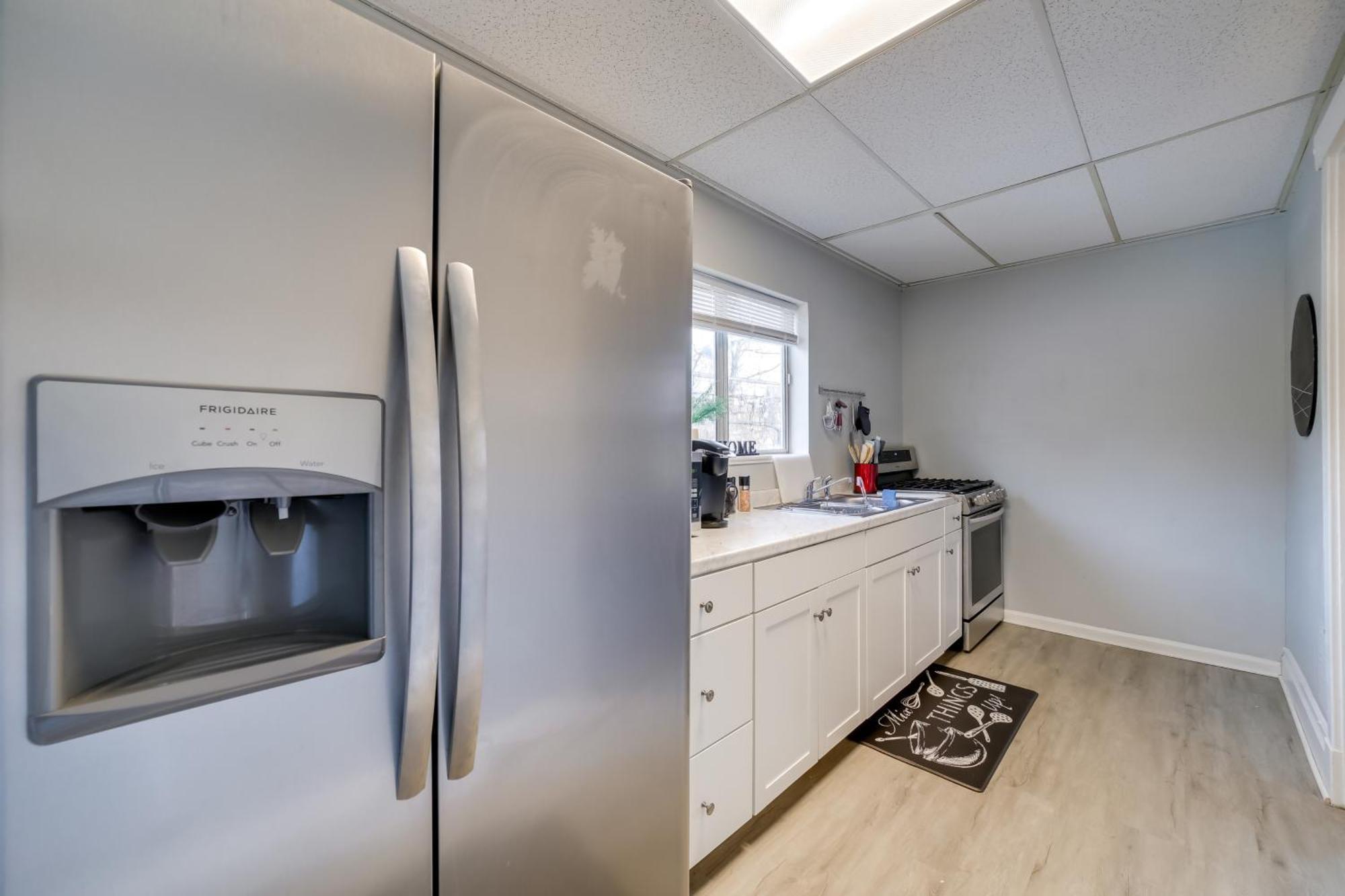 Convenient 5 Mi To Downtown! *