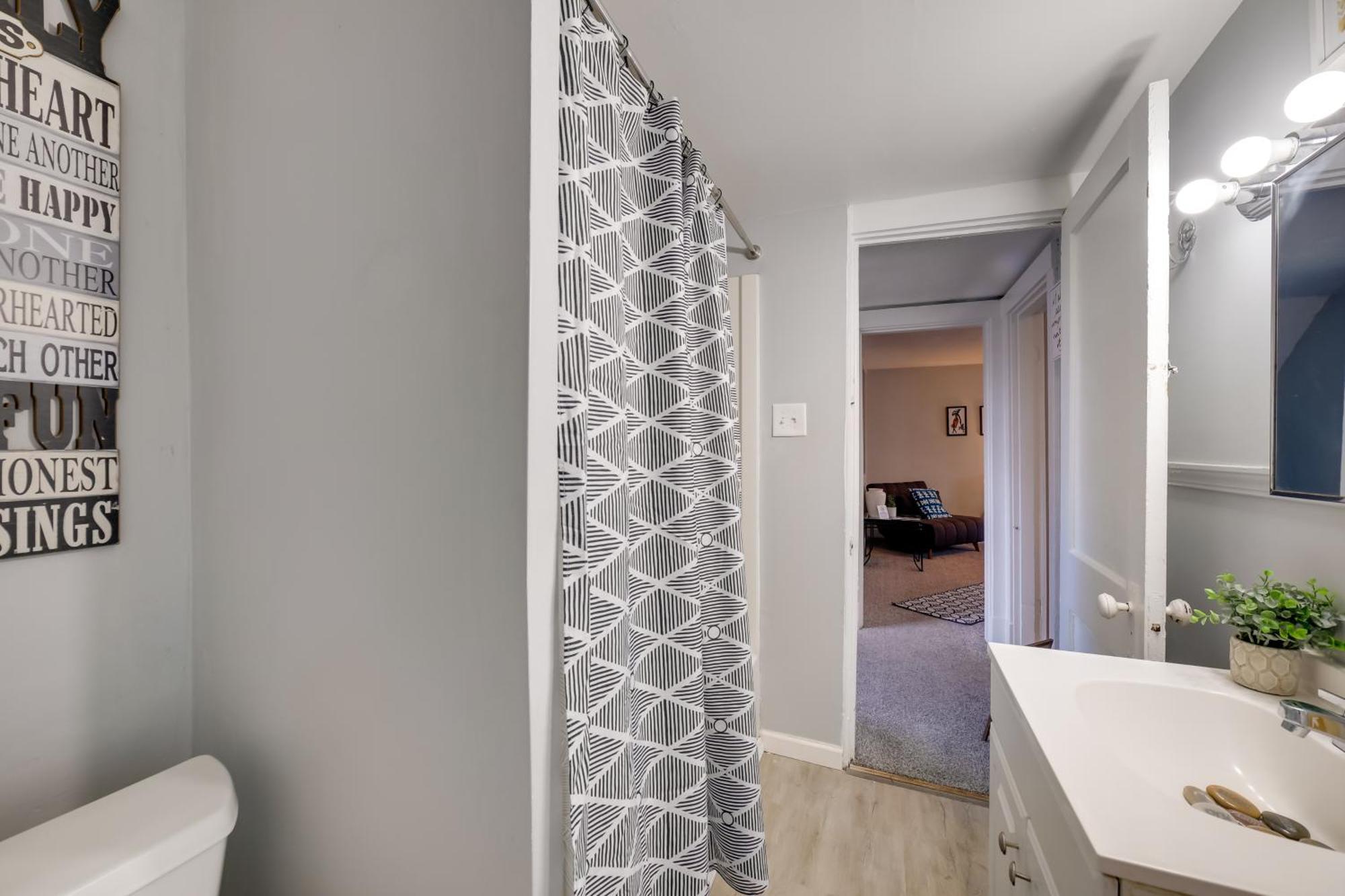 Convenient 5 Mi To Downtown! Apartment *