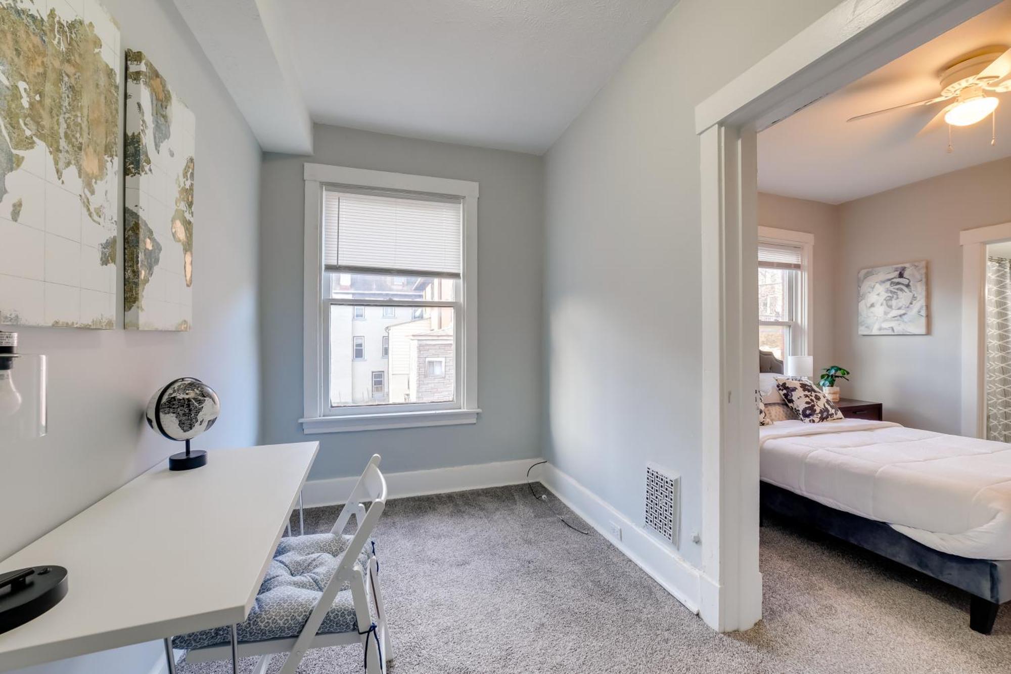 Apartment Convenient 5 Mi To Downtown!