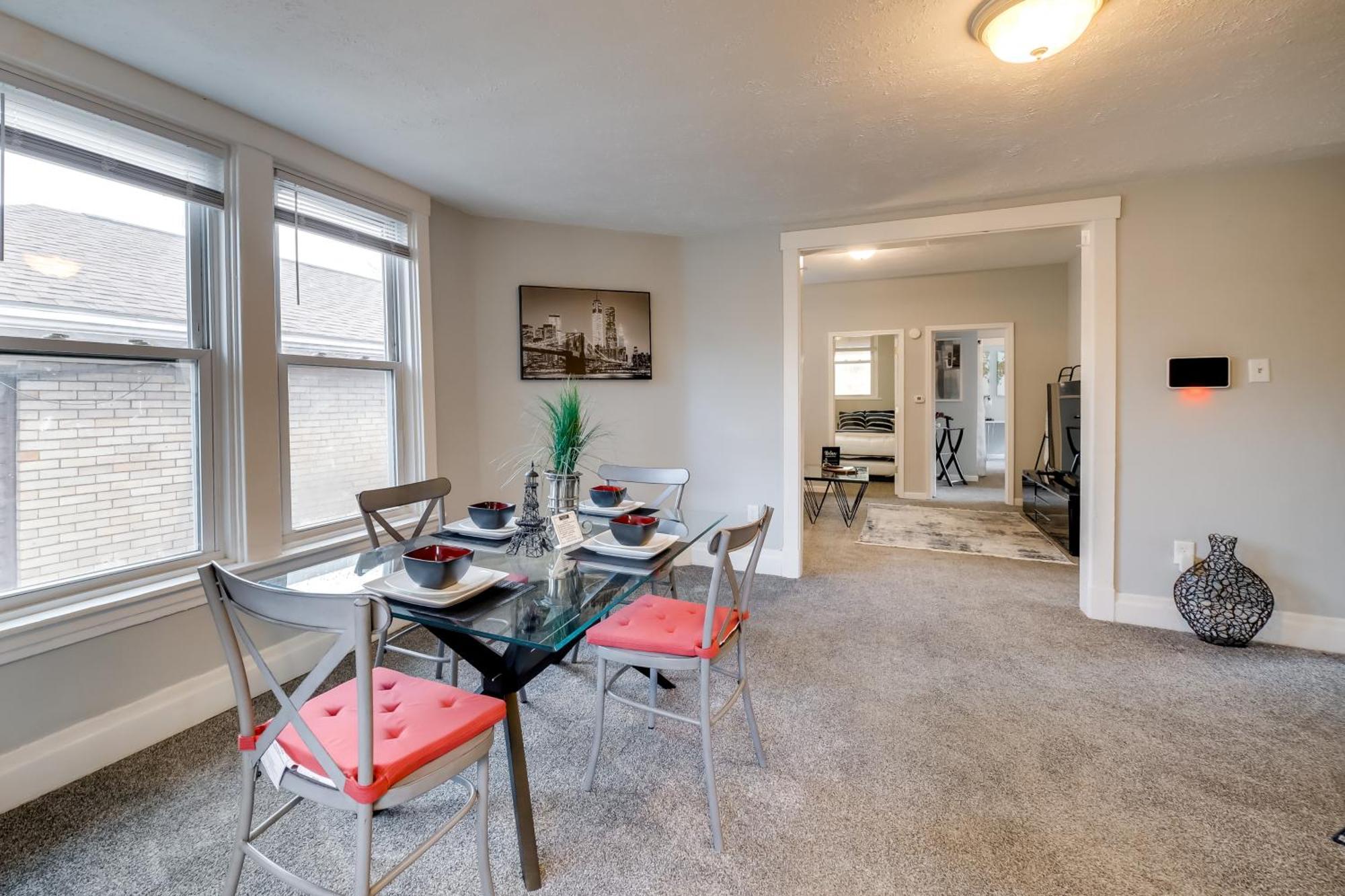 Convenient 5 Mi To Downtown! Apartment