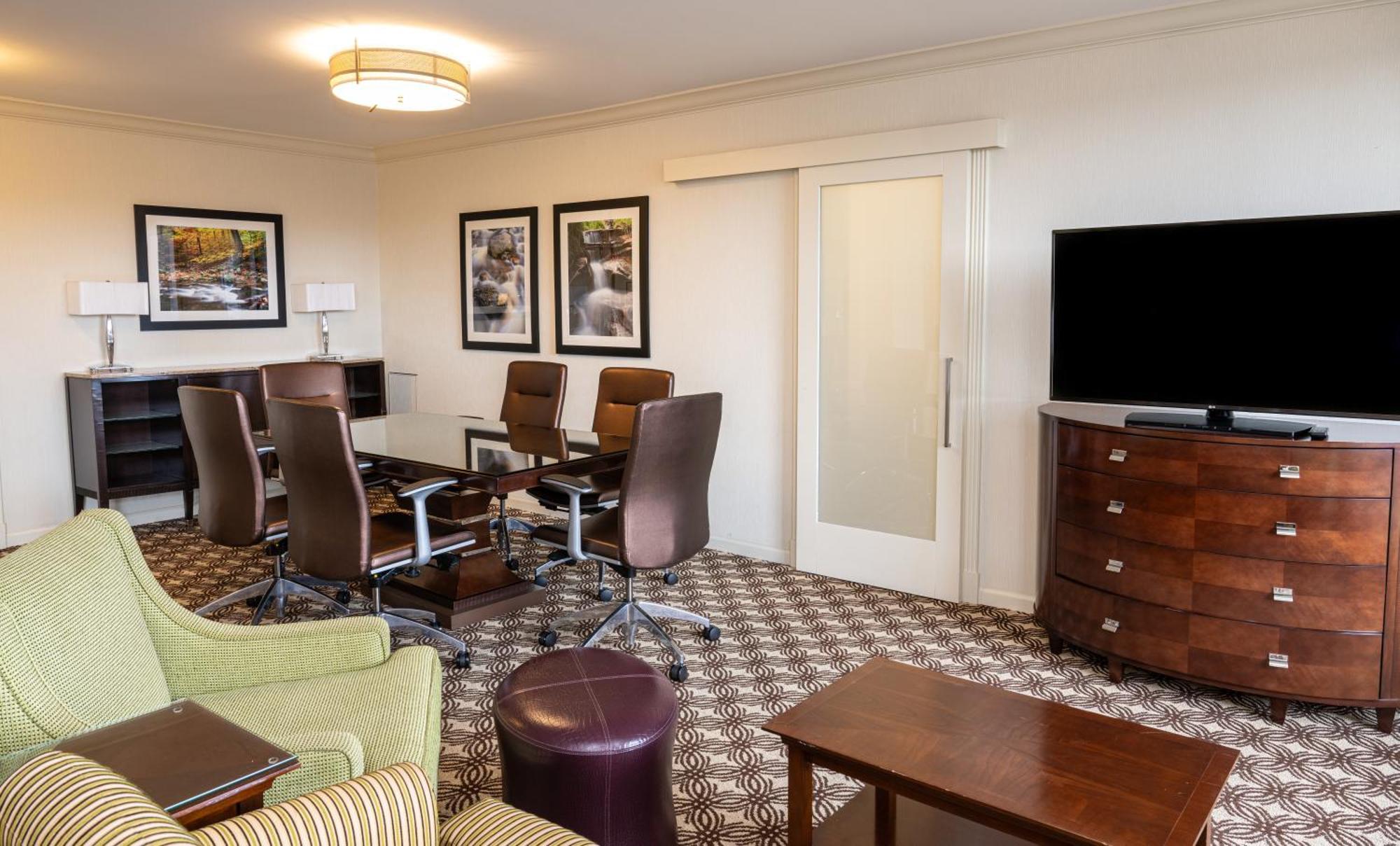 Marriott Center Hotel 4*