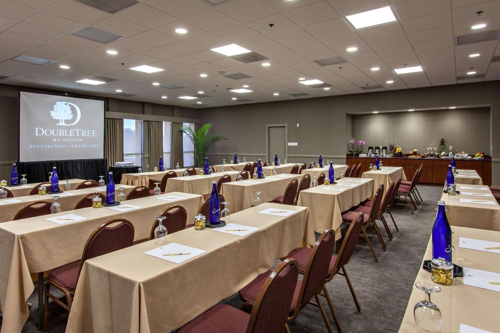 Hotel Doubletree By Hilton Pittsburgh-green Tree 4*