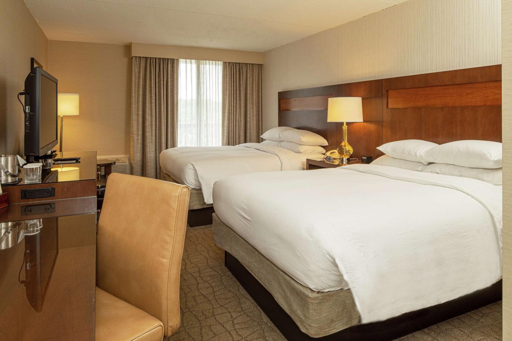 Hotel Doubletree By Hilton Pittsburgh-green Tree Pittsburgh