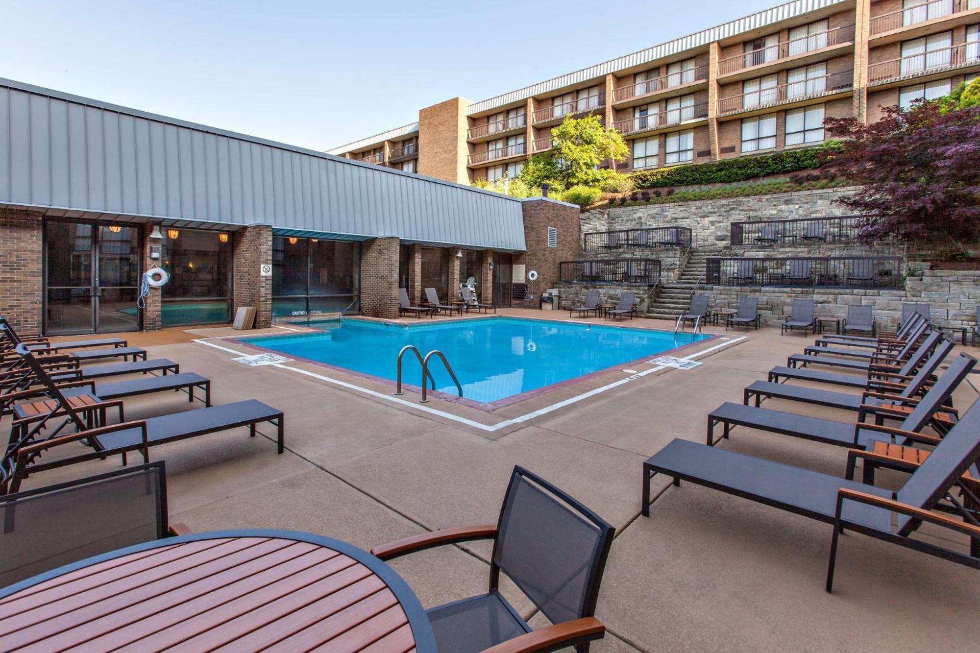 Doubletree By Hilton Pittsburgh-green Tree Hotel 4*
