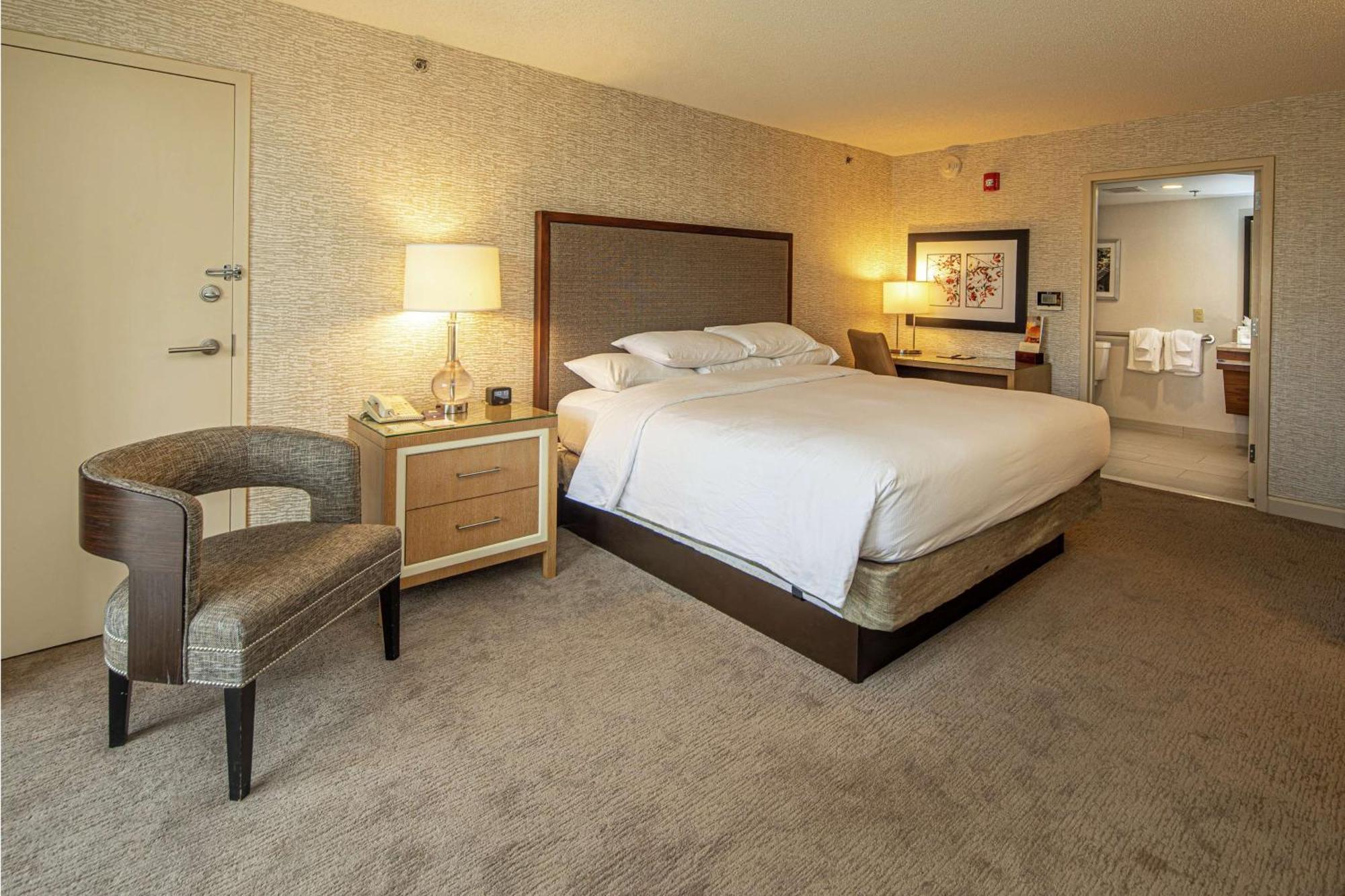 Doubletree By Hilton Pittsburgh-green Tree Hotel Pittsburgh