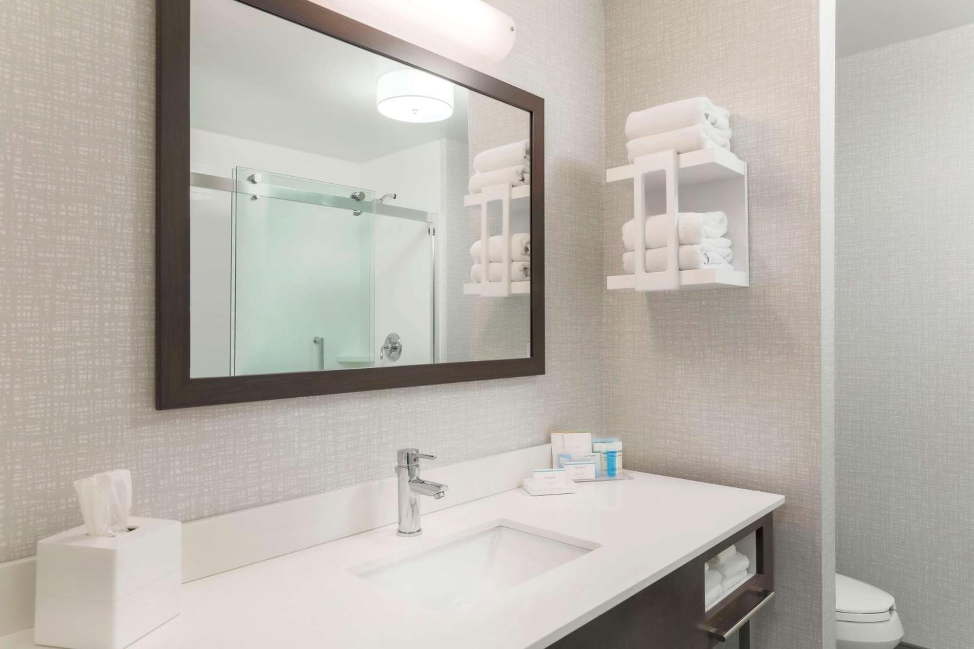 Hampton & Downtown Hotel