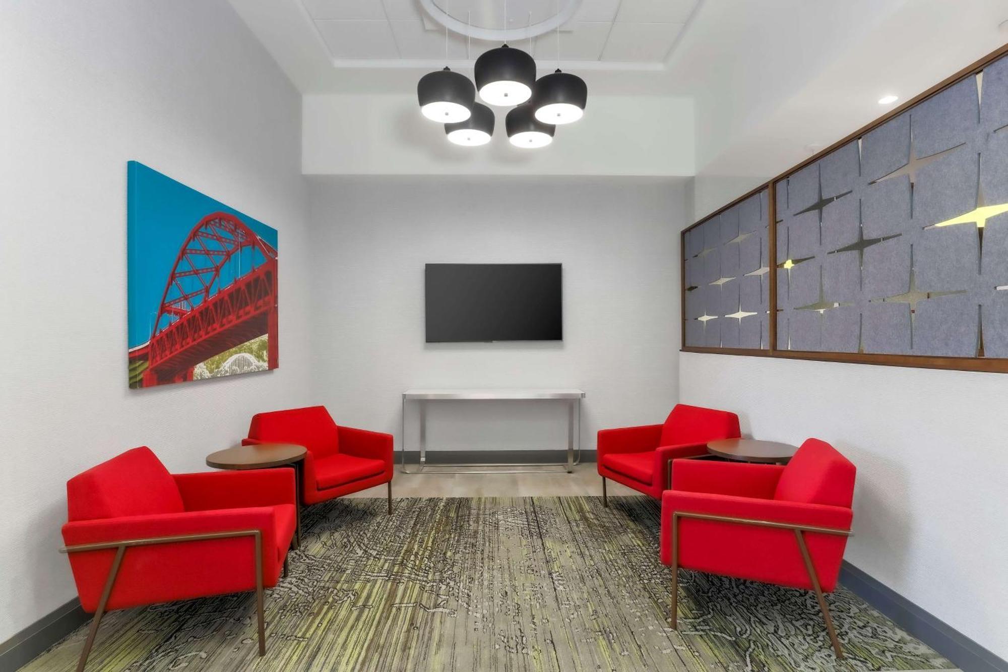 Hampton & Downtown Hotel