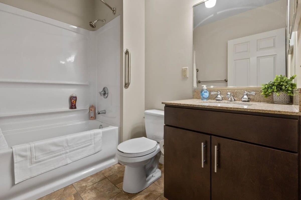 Sleek 2br Downtown Retreat With Gym Apartment Pittsburgh