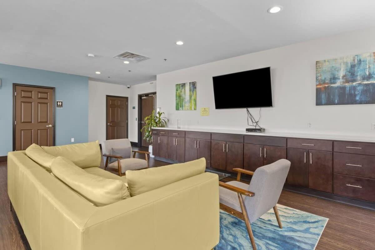 Apartment Sleek 2br Downtown Retreat With Gym Pittsburgh