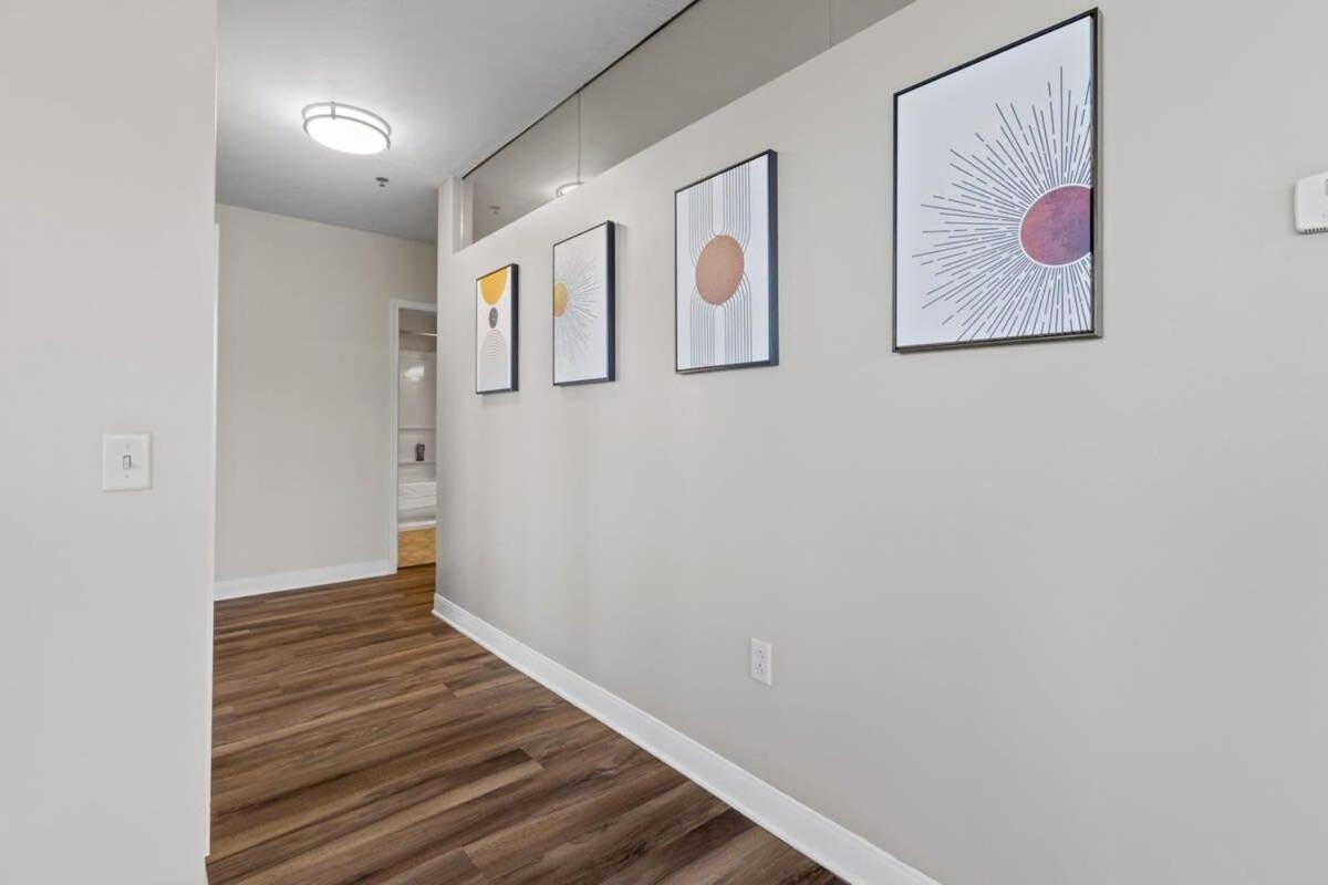 Sleek 2br Downtown Retreat With Gym Apartment *