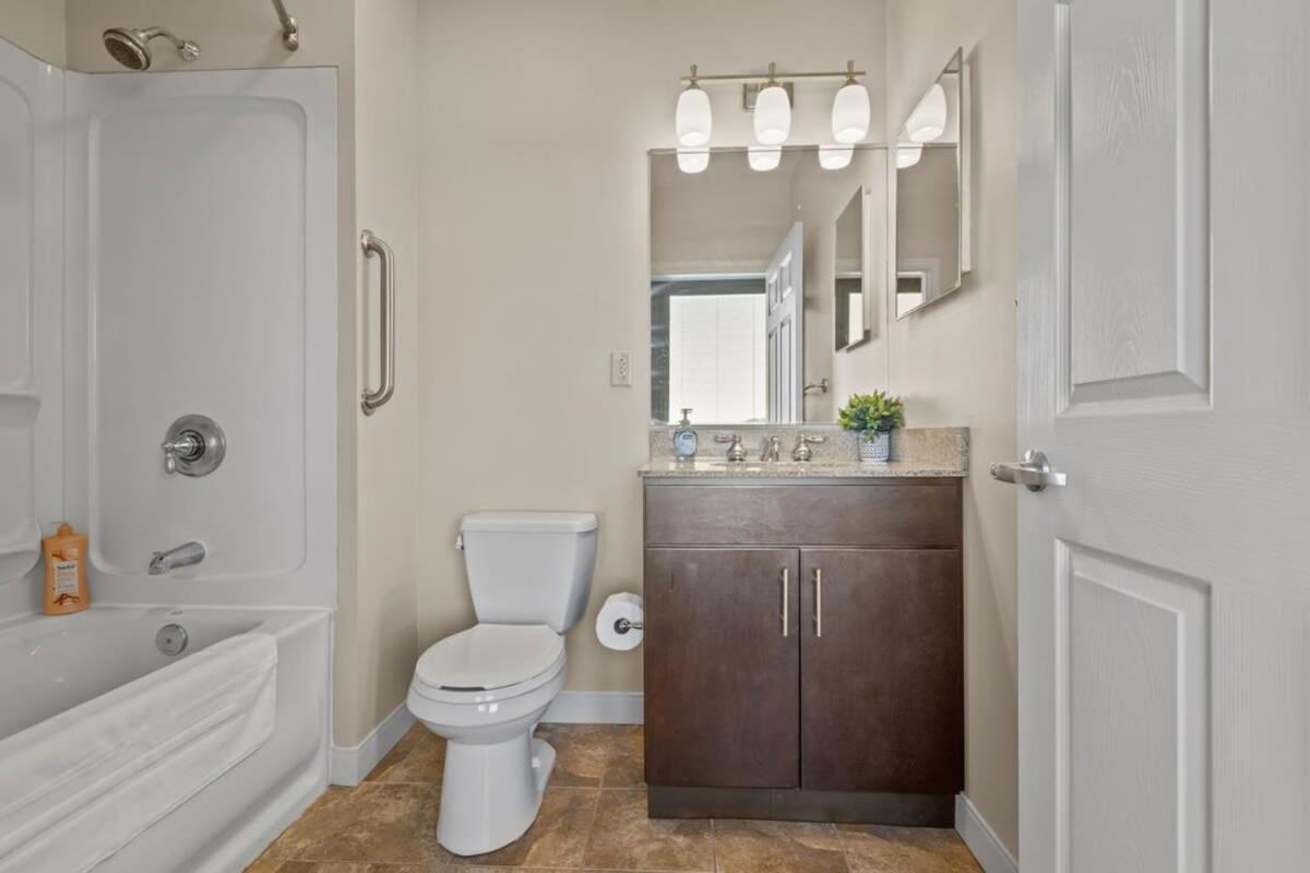 Sleek 2br Downtown Retreat With Gym Pittsburgh