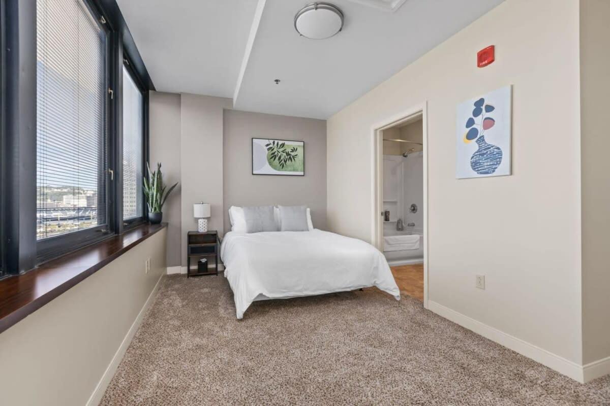 Sleek 2br Downtown Retreat With Gym Apartment Pittsburgh