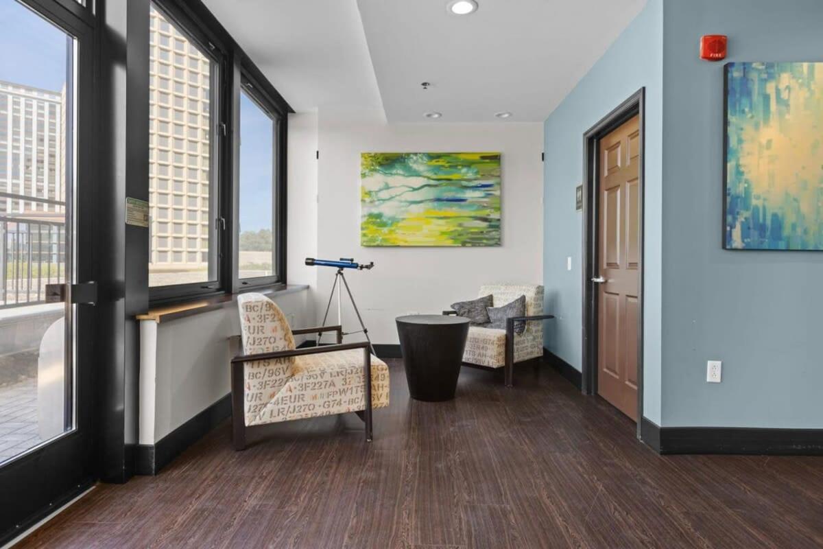 Sleek 2br Downtown Retreat With Gym Pittsburgh