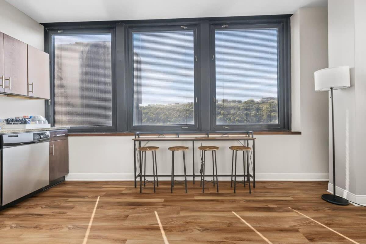Sleek 2br Downtown Retreat With Gym Apartment