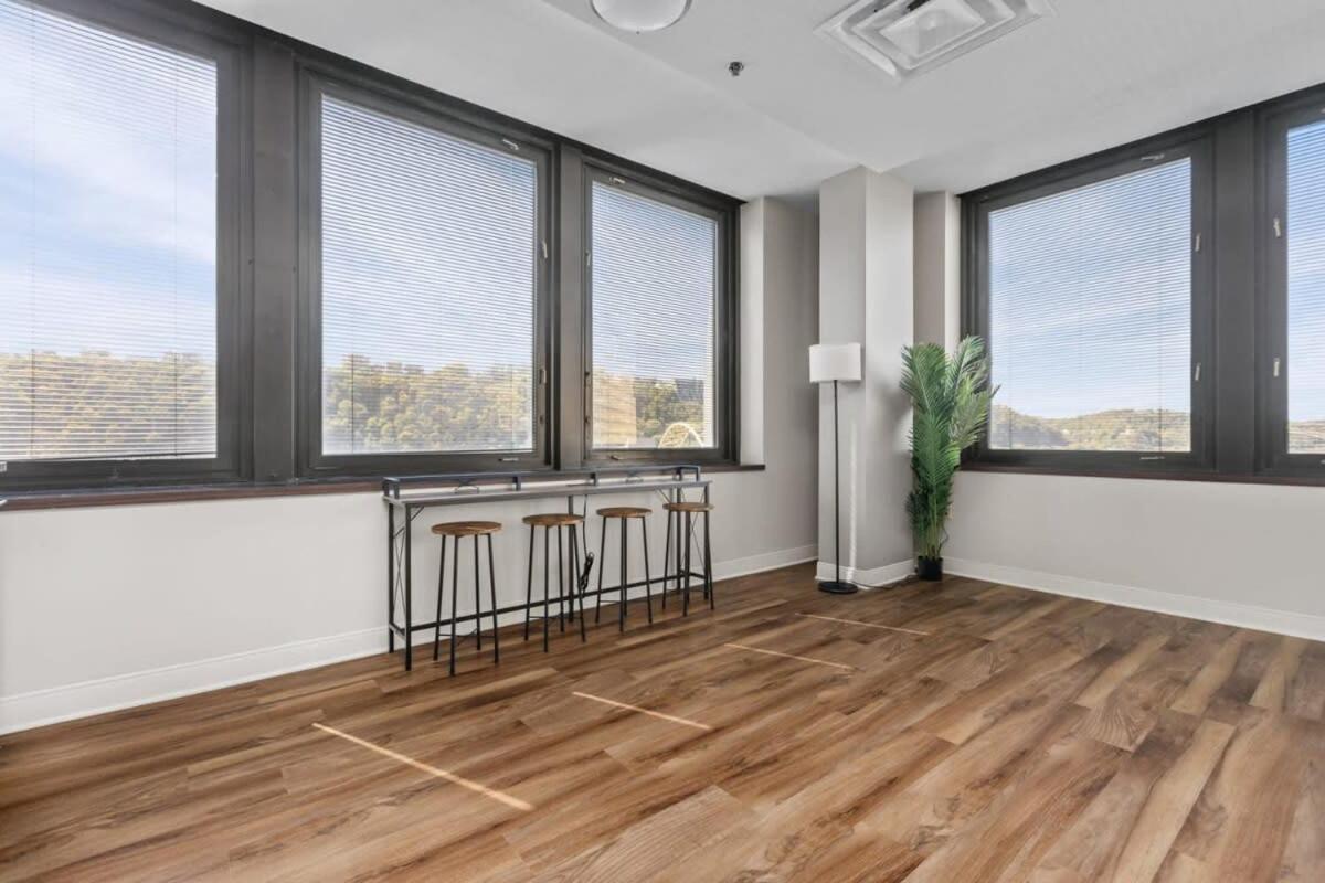 Sleek 2br Downtown Retreat With Gym Apartment Pittsburgh