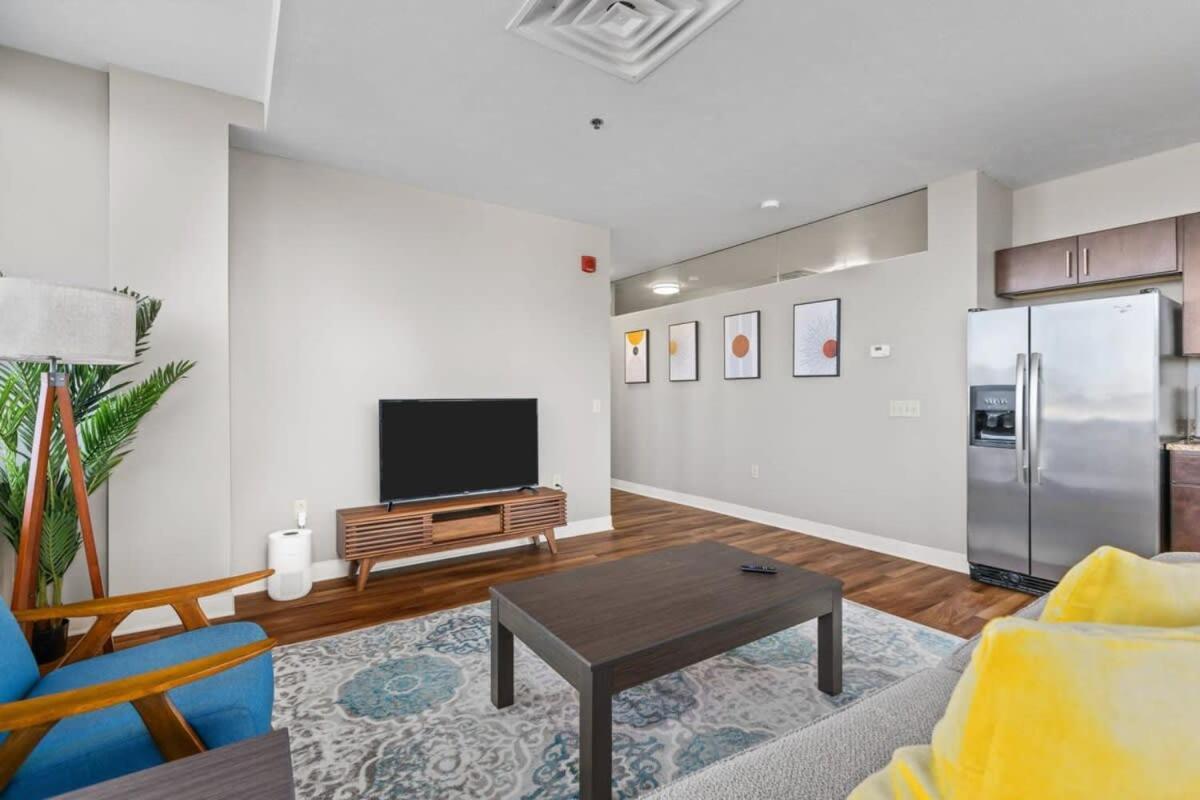 Sleek 2br Downtown Retreat With Gym Pittsburgh