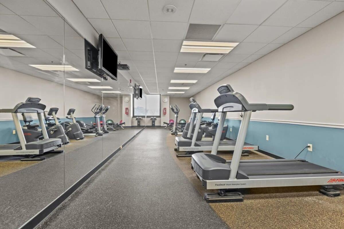 Sleek 2br Downtown Retreat With Gym Apartment