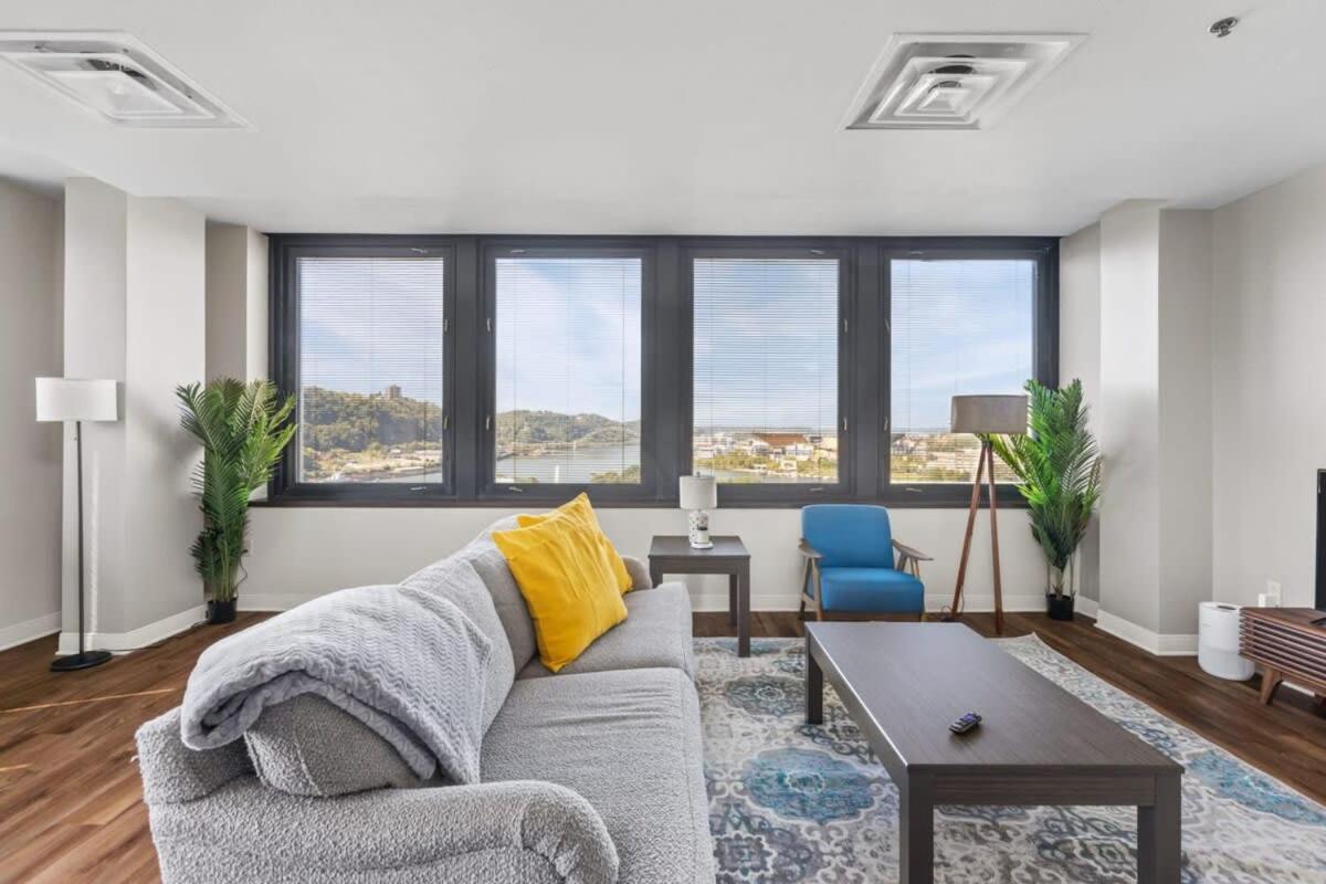 Sleek 2br Downtown Retreat With Gym Pittsburgh