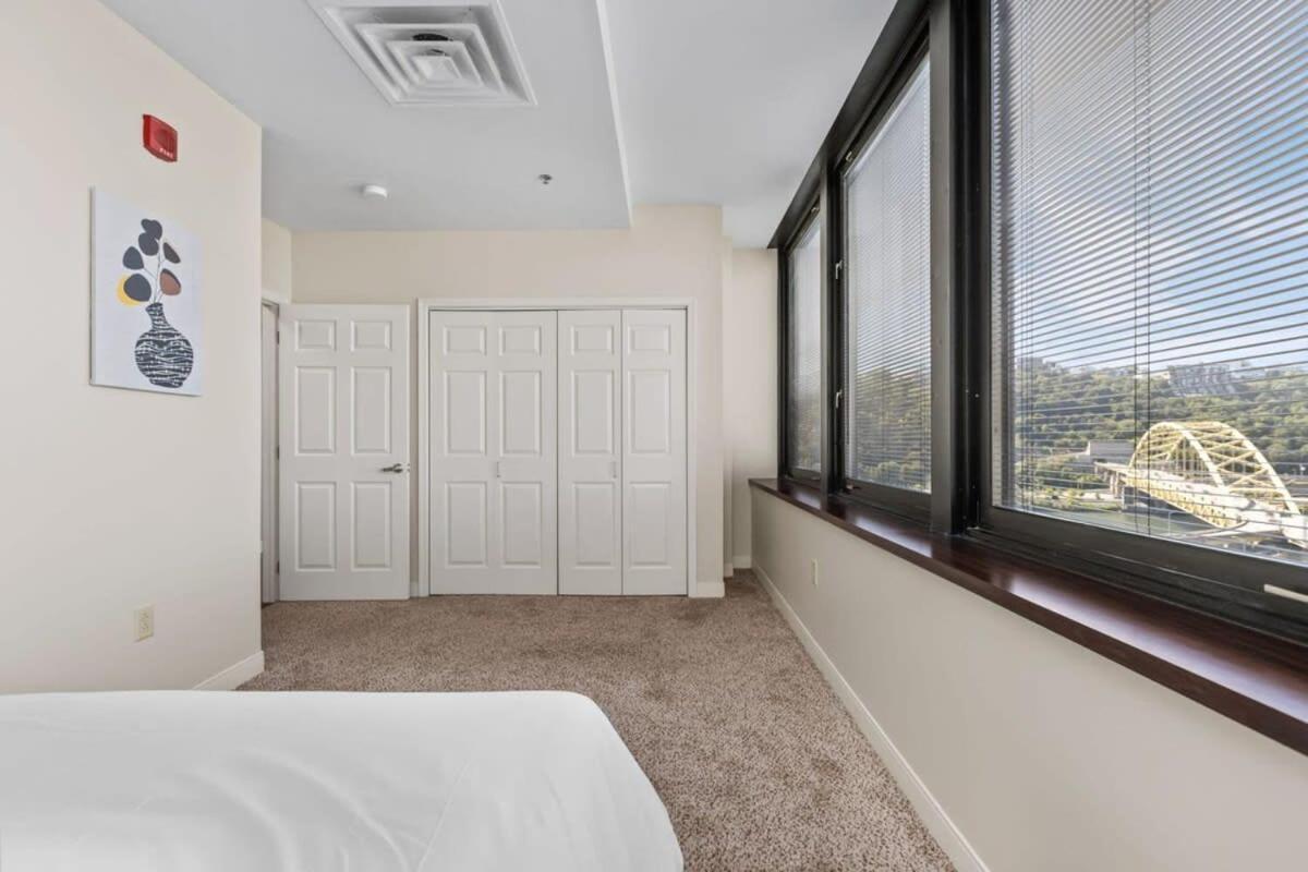 Sleek 2br Downtown Retreat With Gym