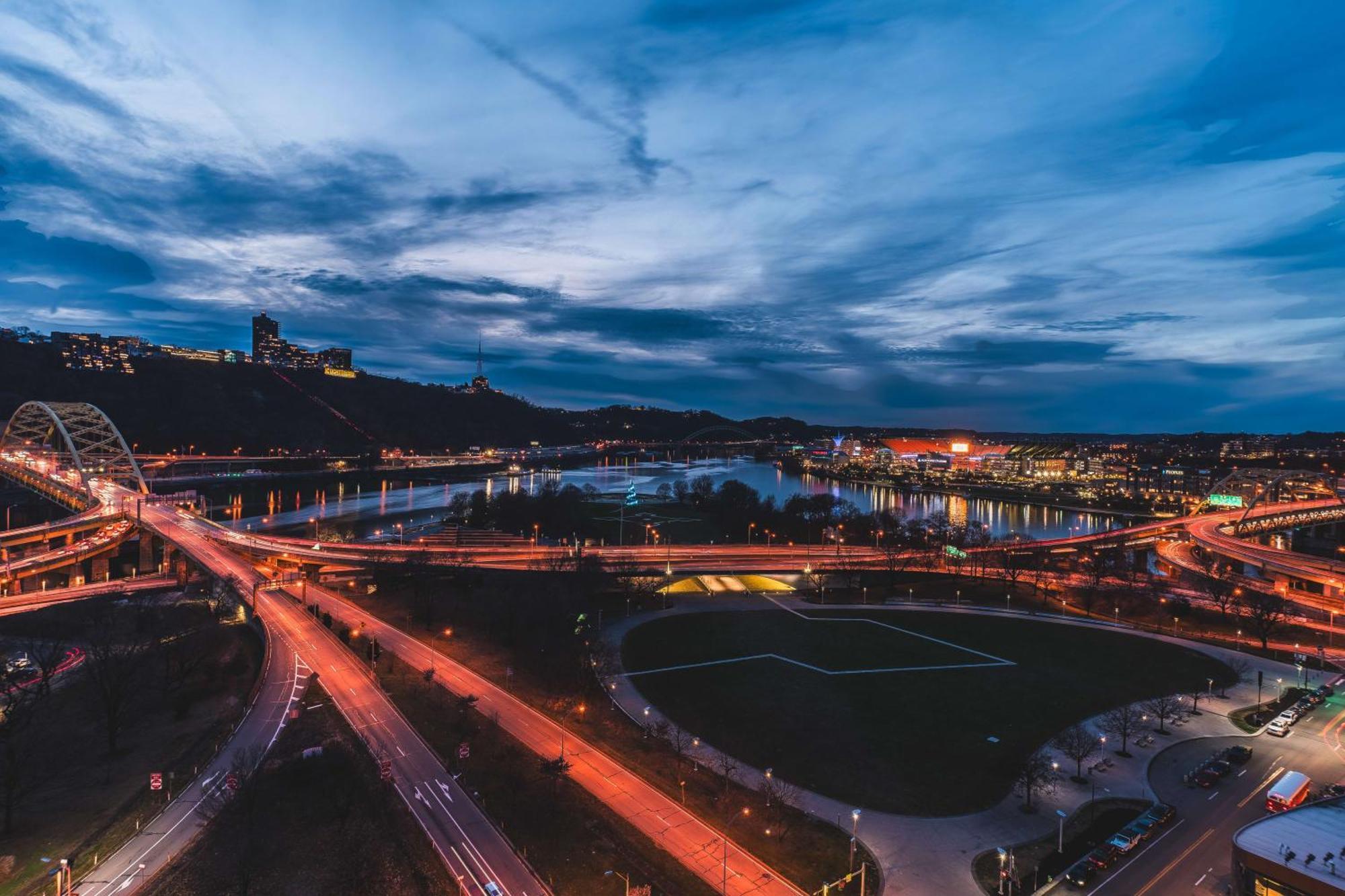 Luxury High Rise 1bd River Views Downtown Pittsburgh