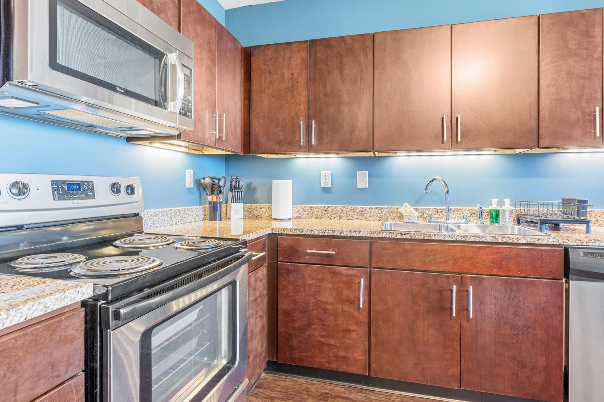 Apartment Luxury High Rise 1bd River Views Downtown *