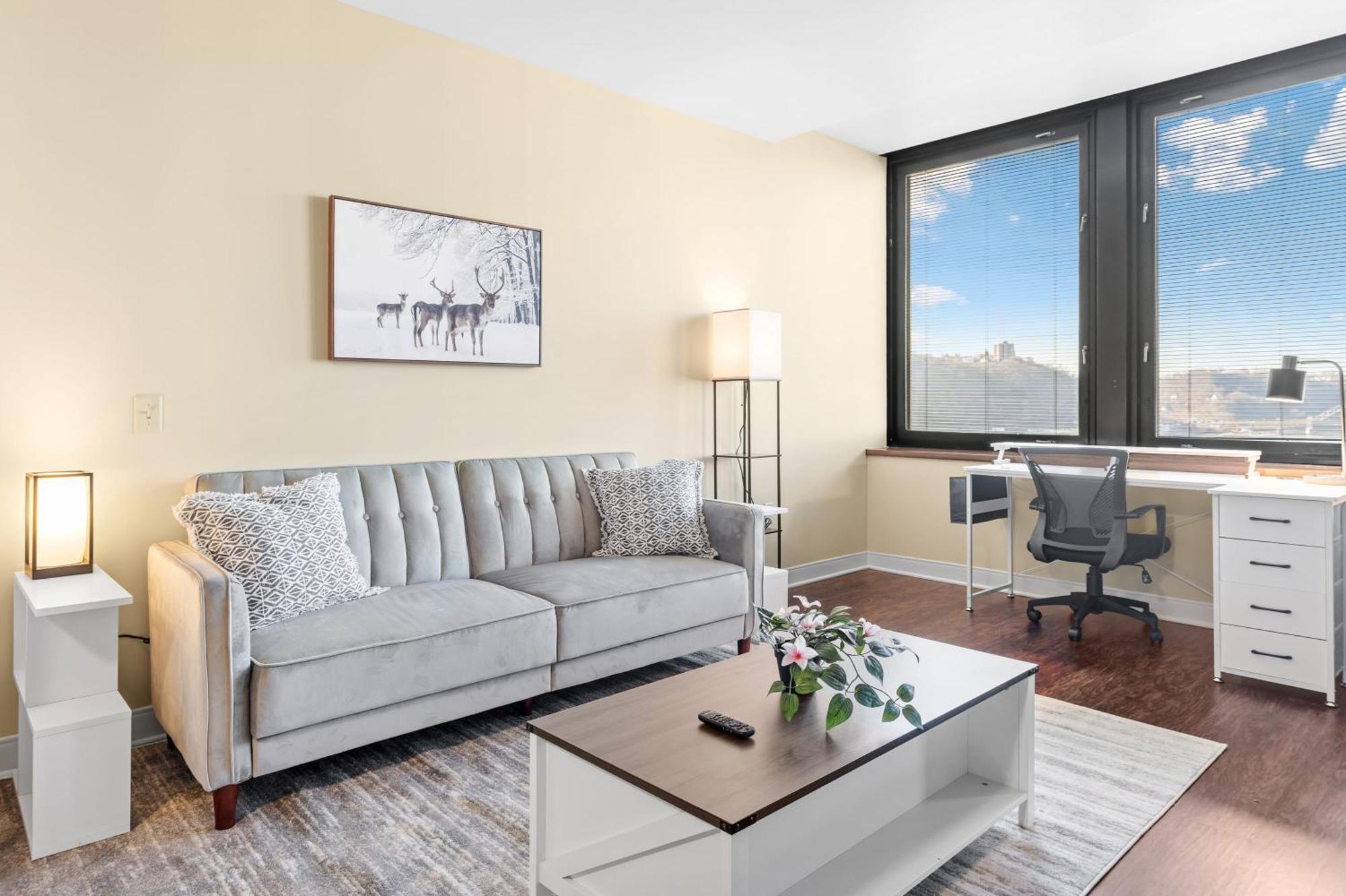 Apartment Luxury High Rise 1bd River Views Downtown *
