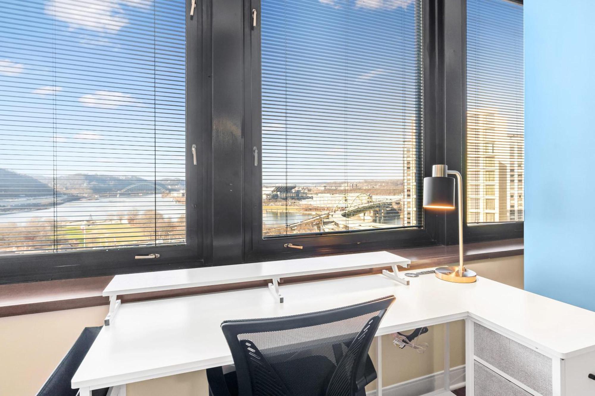 Apartment Luxury High Rise 1bd River Views Downtown
