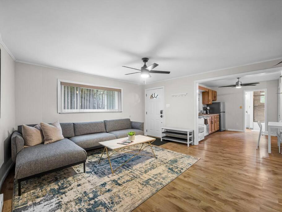 Bloomfield, Large And Accessible 3 Bedroom Apr With Free Parking