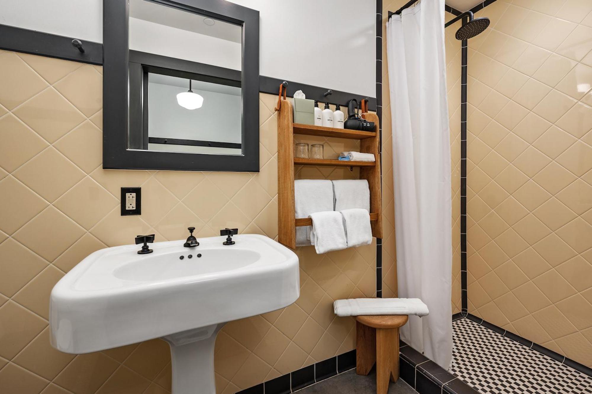 The Maverick By Kasa Hotel 4*