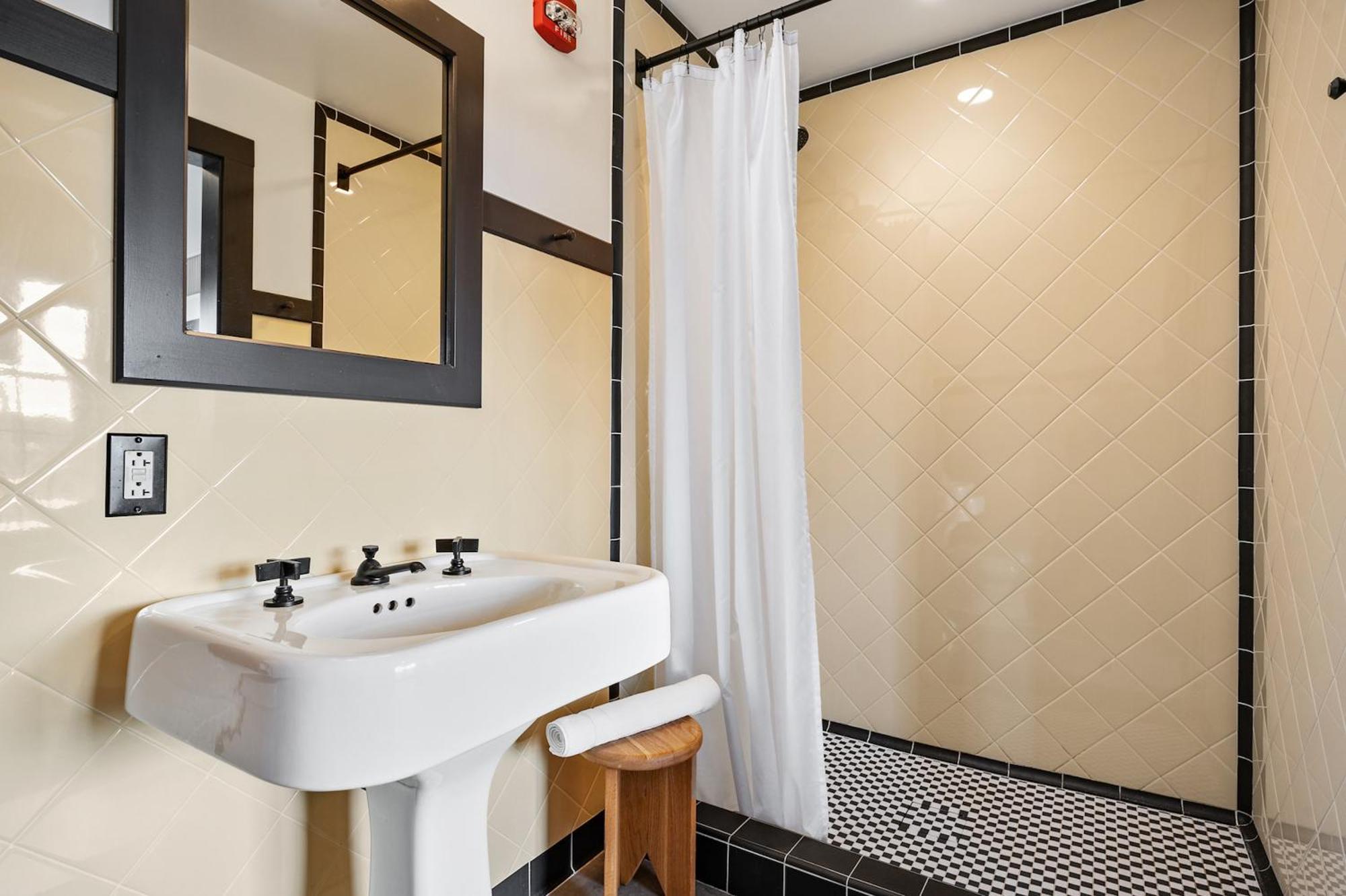 Hotel The Maverick By Kasa