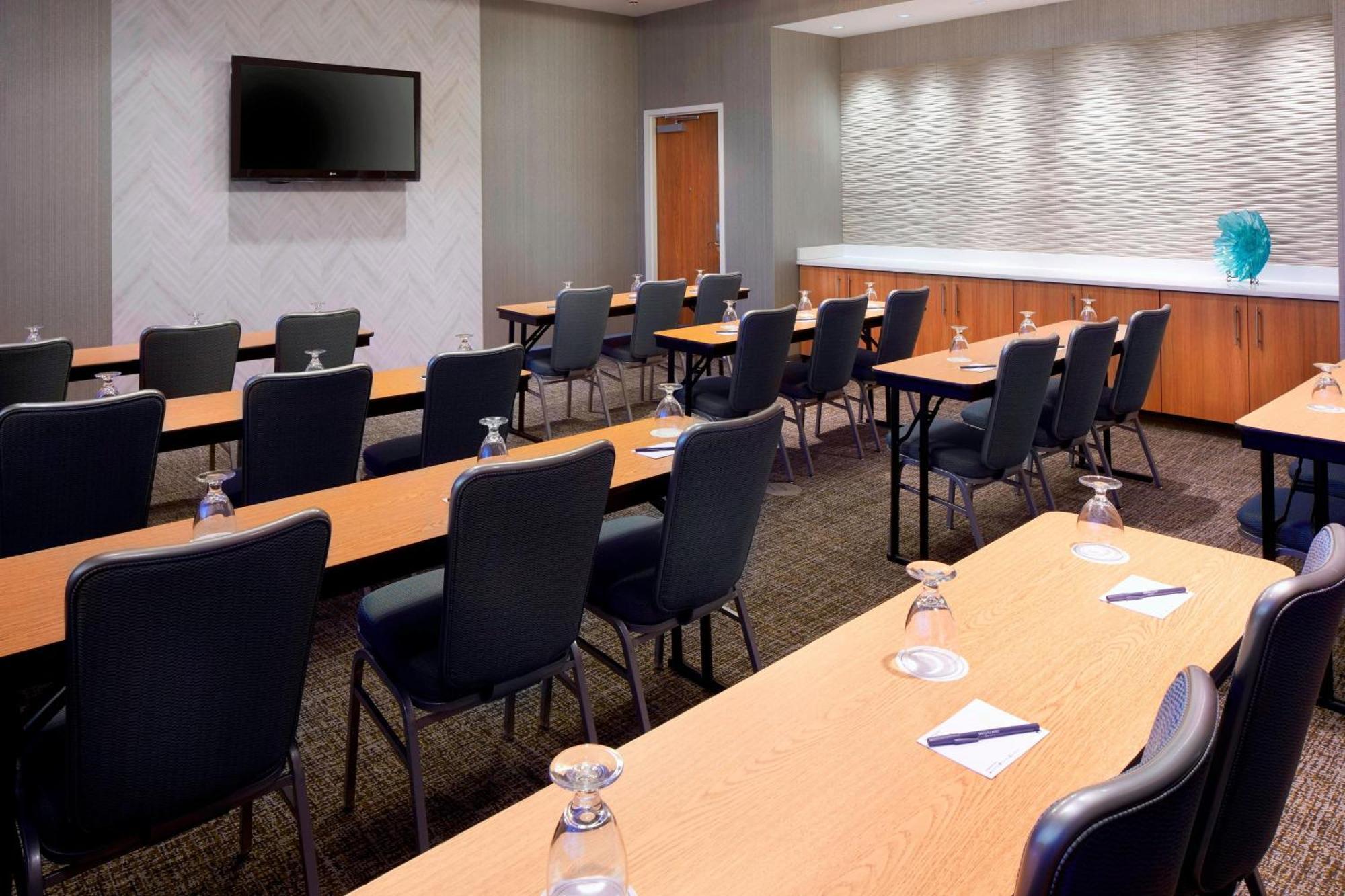 Springhill By Marriott Bakery Square 3*