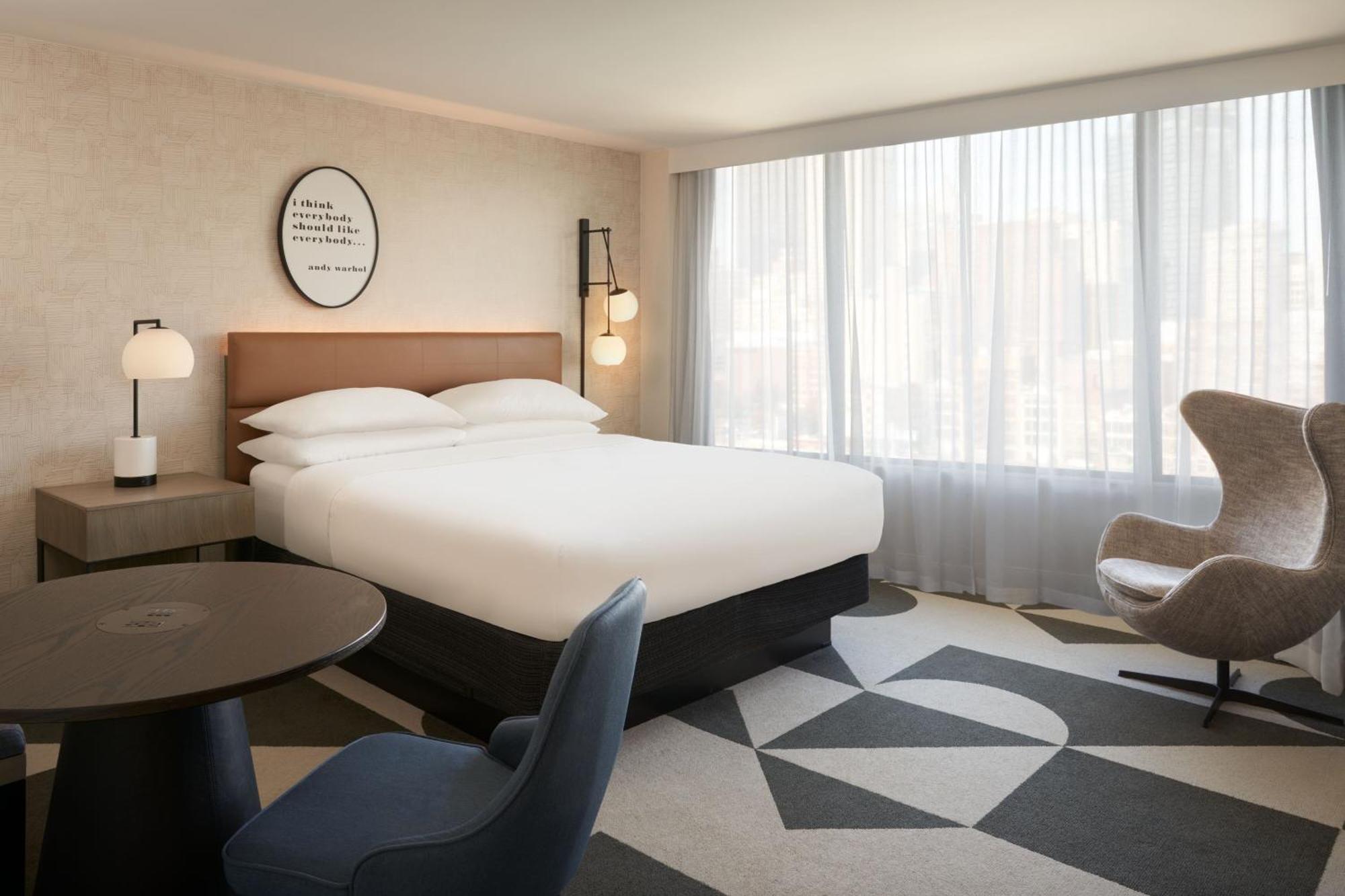 Sheraton At Station Square Hotel 3*