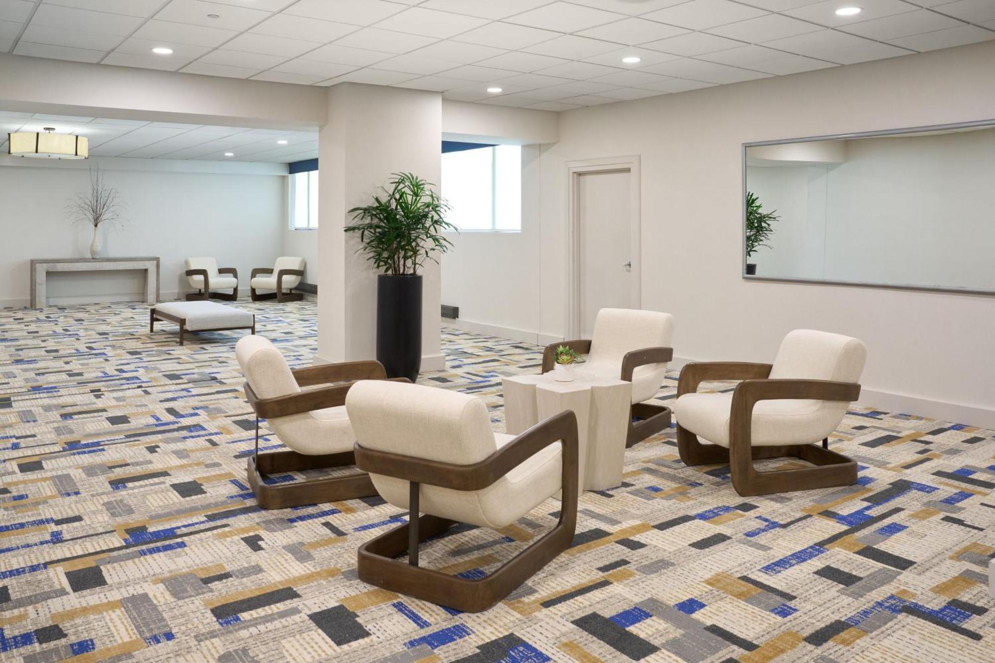 Sheraton At Station Square 3*