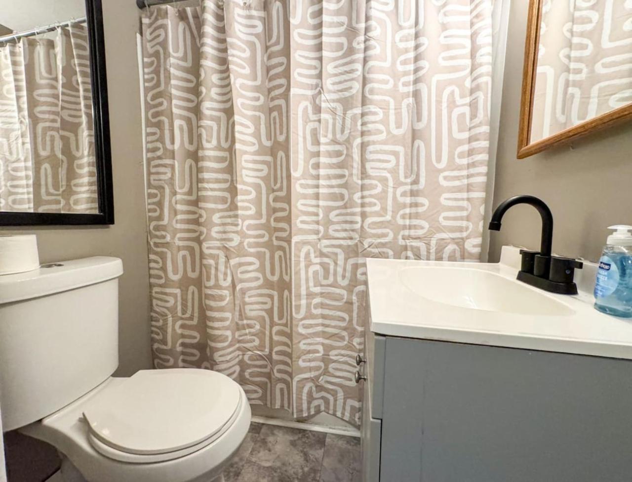 Sleeps 6 Homey 2 Bedroom With 5 Beds And Wifi Apartment