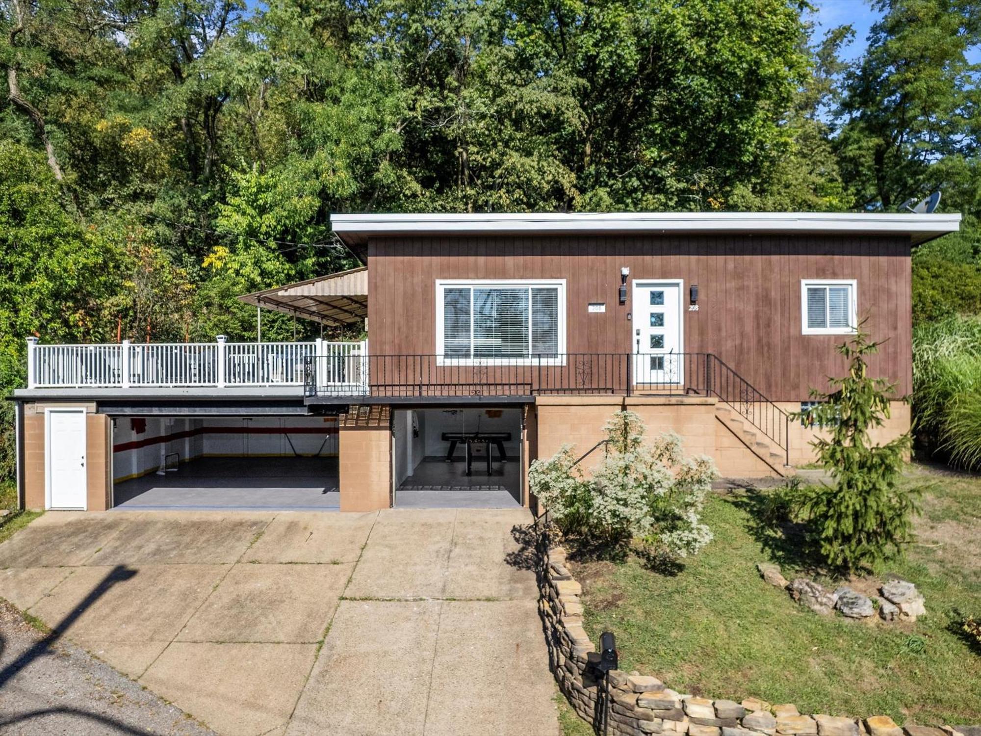 Stylish And Bright 3bd Home, Amazing Deck, Game Room, Free Parking Casa de férias Pittsburgh